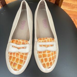 MUNRO American Carrie Pearl Leather Yellow Vamp Loafer Women's Size 5.5M